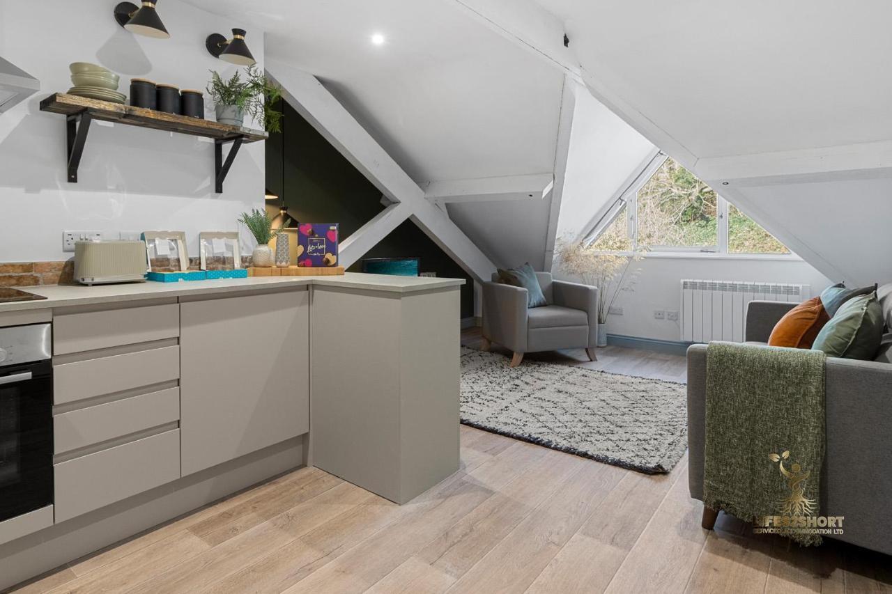 Luxe Courtyard Apartment For 4 Near Exeter City Centre المظهر الخارجي الصورة