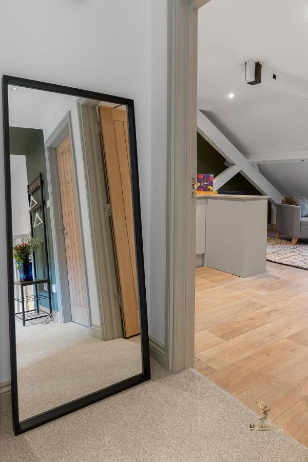 Luxe Courtyard Apartment For 4 Near Exeter City Centre المظهر الخارجي الصورة