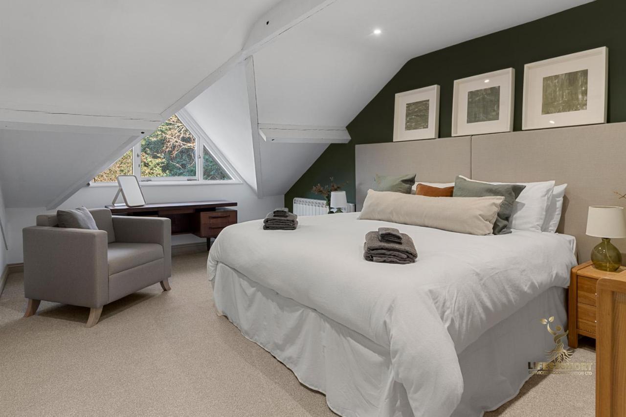 Luxe Courtyard Apartment For 4 Near Exeter City Centre المظهر الخارجي الصورة