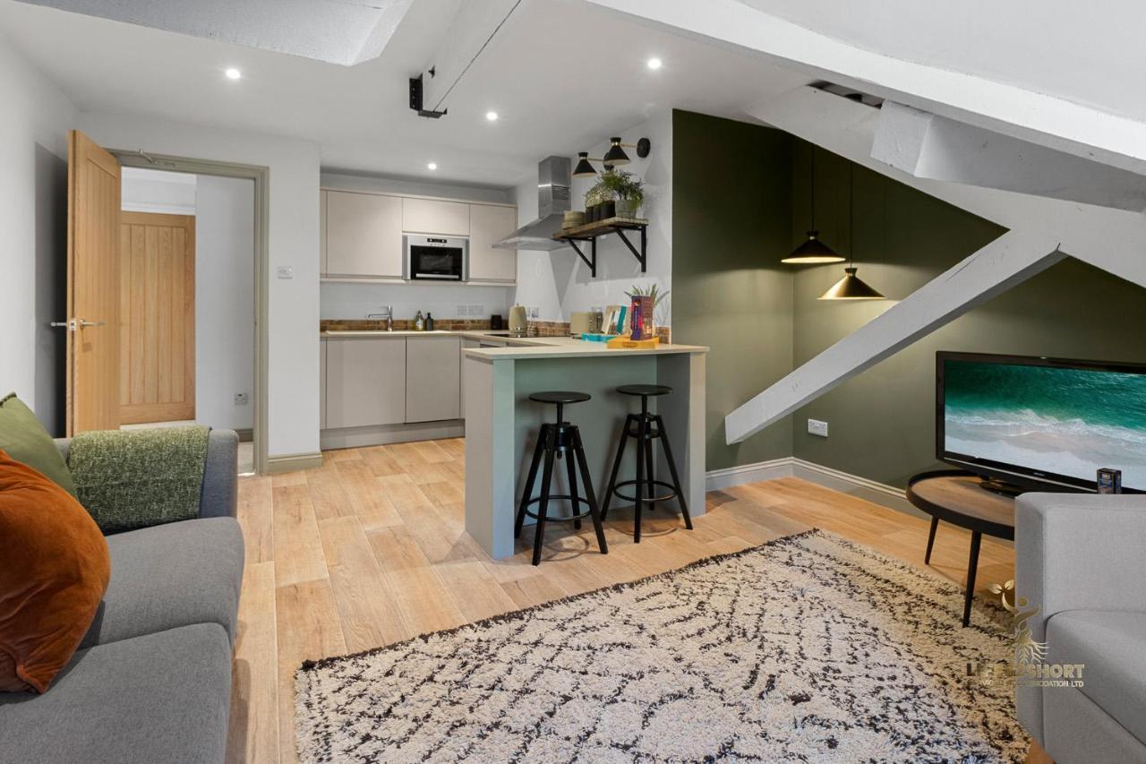 Luxe Courtyard Apartment For 4 Near Exeter City Centre المظهر الخارجي الصورة
