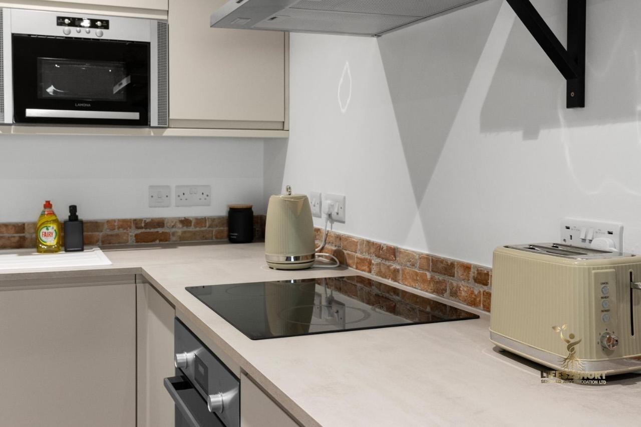Luxe Courtyard Apartment For 4 Near Exeter City Centre المظهر الخارجي الصورة