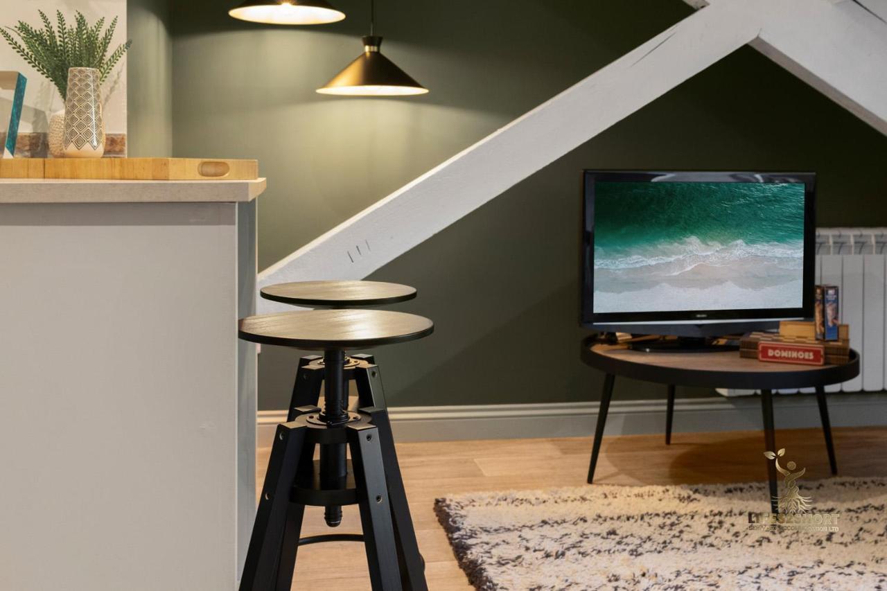 Luxe Courtyard Apartment For 4 Near Exeter City Centre المظهر الخارجي الصورة