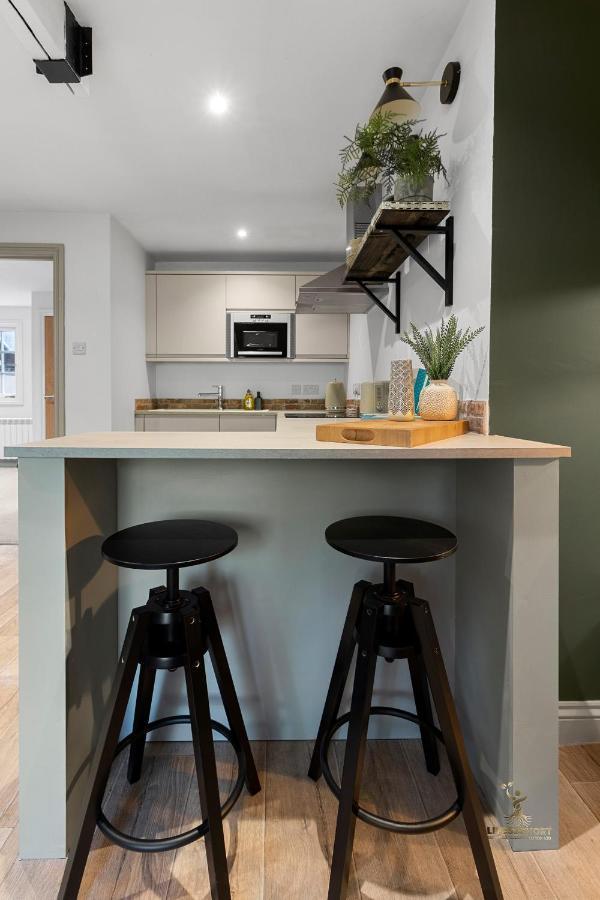 Luxe Courtyard Apartment For 4 Near Exeter City Centre المظهر الخارجي الصورة